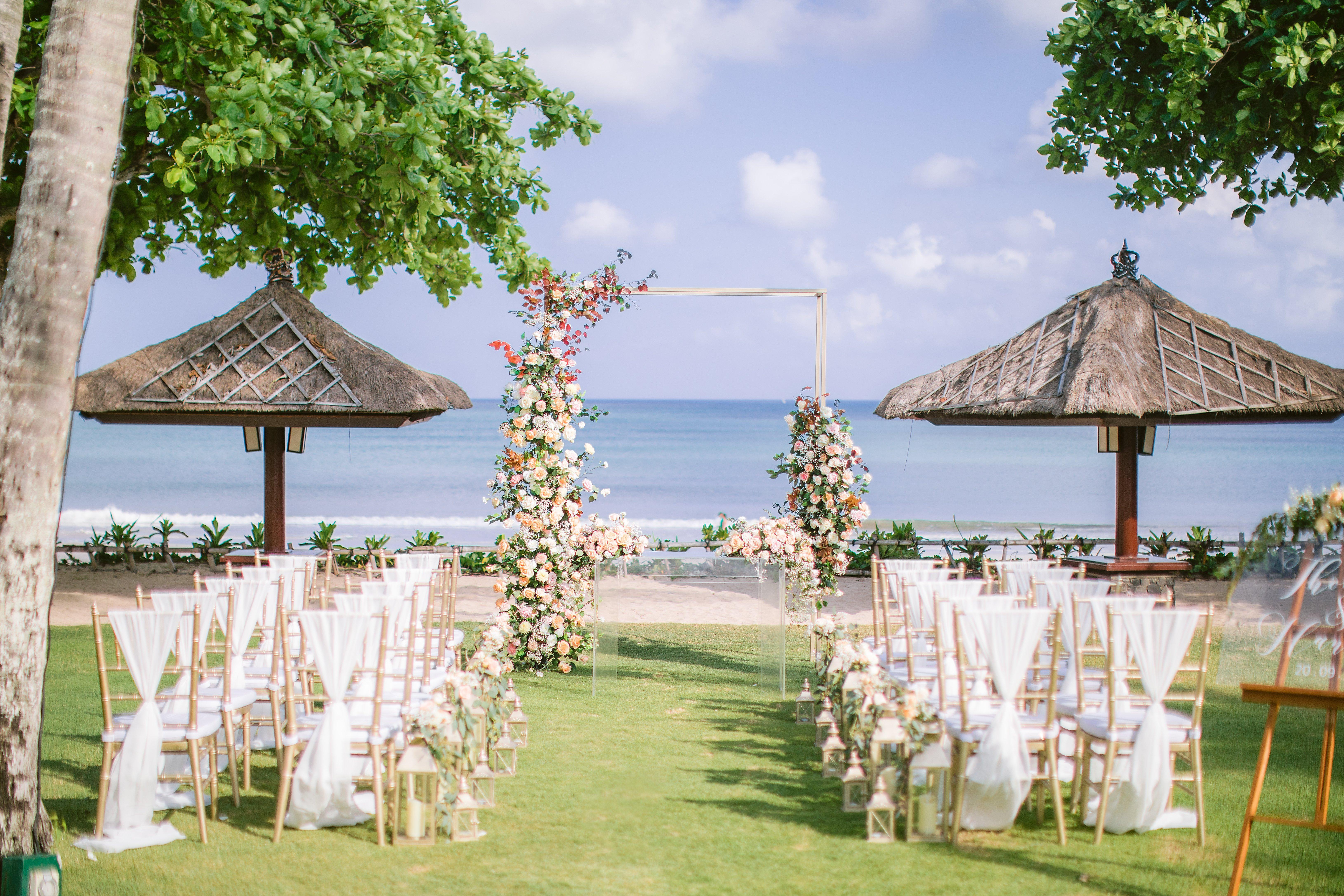 Intercontinental Bali Resort By Ihg Jimbaran  Ngoại thất bức ảnh A wedding ceremony at the beach